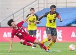 广州恒大客场战胜北京人和继续追赶(但不可否认的是,广州恒大在本赛季遭遇的挑战接二连三) 广州恒大客场战胜北京人和继续追赶(但不可否认的是,广州恒大在本赛季遭遇的挑战接二连三)